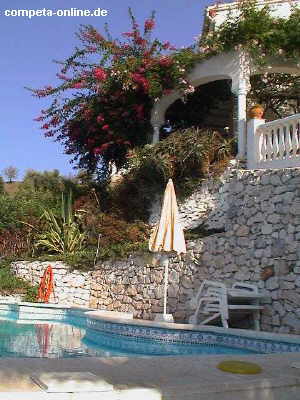 Unsere Familienfinca mit Pool, Natursteinmauer und Bougainvillea